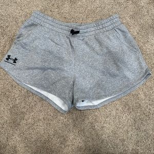 Woman’s Under Armour rival fleece shorts. Size XL, like new!